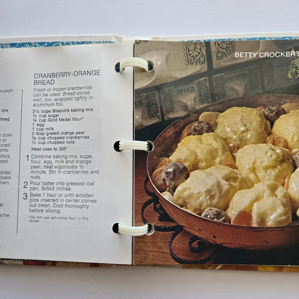 Vintage Betty Crocker's Bisquick Cookbook - Seven Mini Cookbooks In One 1977 HC